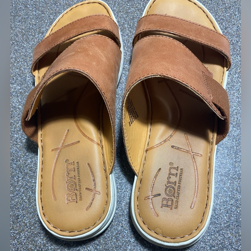 Born sandals